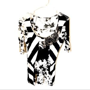 Daytrip black and cream abstract/floral top medium